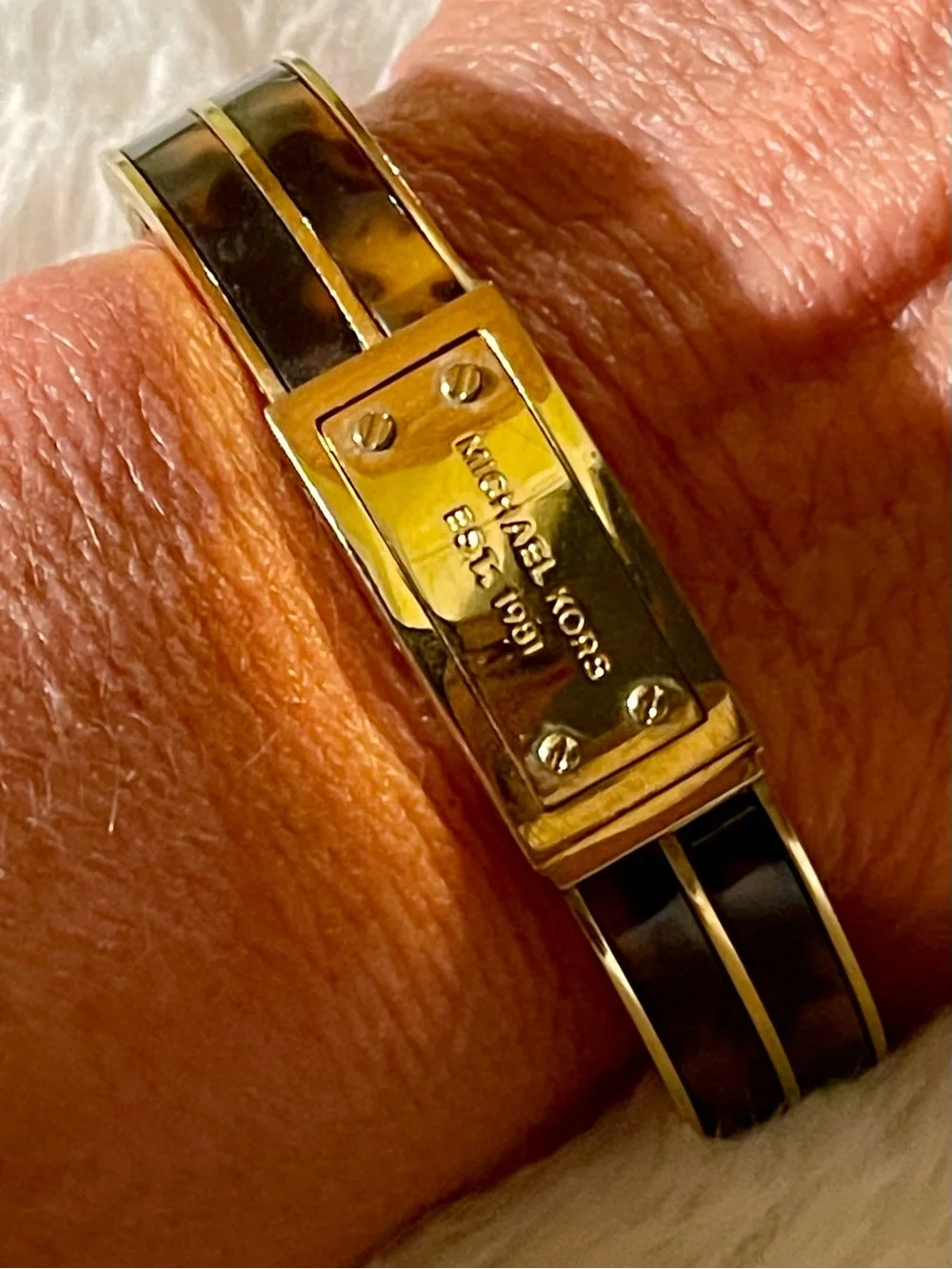 Michael Kors Gold and Black Enamel Bracelet with Screw-Detail Plate - Picture 2 of 8